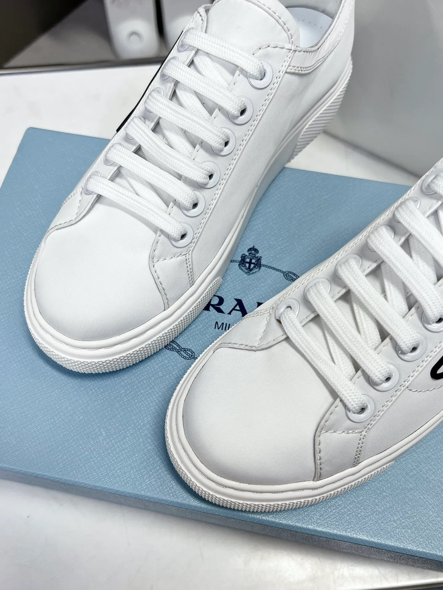 👟👟Ex-factory price 420👟👟 Purchasing level ⚡2023S launches Prada’s latest catwalk shoes, dad shoe series ͏ 💥PRADA's early spring catwalk model👠The fresh breeze has a bit of an expensive feel, and the upper is very perfect💃Elegant and elegant, crystal clear, no matter the quality of the accessories, they are all customized one-to-one, zero distance from the original version 1⃣Upper: imported waterproof twill + epoxy injection molding process 2⃣Inner: waterproof twill 3⃣Outsole: Original one-to-one molded rubber foam outsole 4⃣🔺Original packaging Heel height 4cm 5⃣Number of codes: 35-40, 41 non-returnable